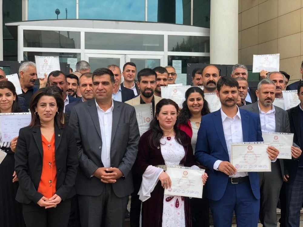 Hdpli Cizre Belediye Başkanı Zırığ, Mazbatasını Alarak Göreve Başladı