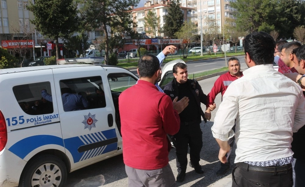 Kavga İhbarına Giden Polise Tatlı Sürpriz