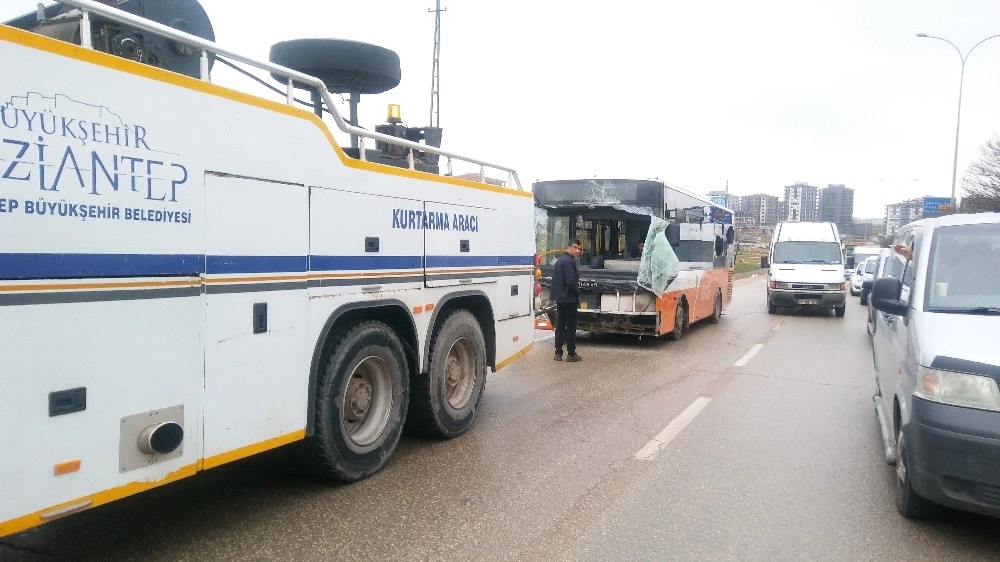 Gaziantep'te Belediye Otobüsü Devrildi: 25 Yaralı