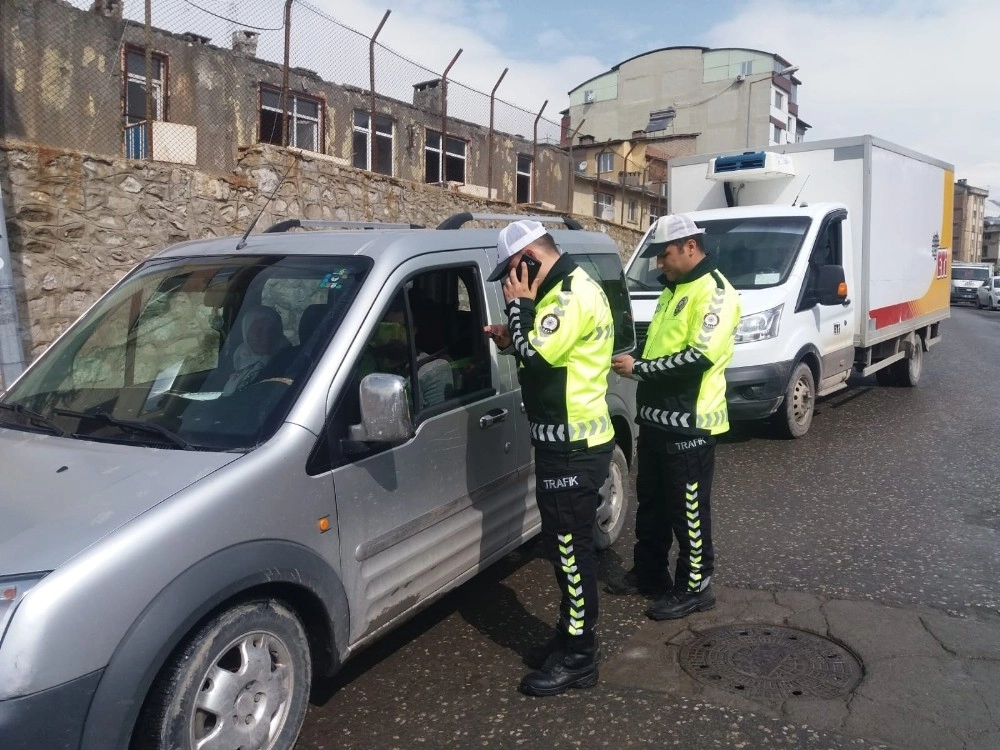 Hakkaride “Tek Yön” Uygulaması