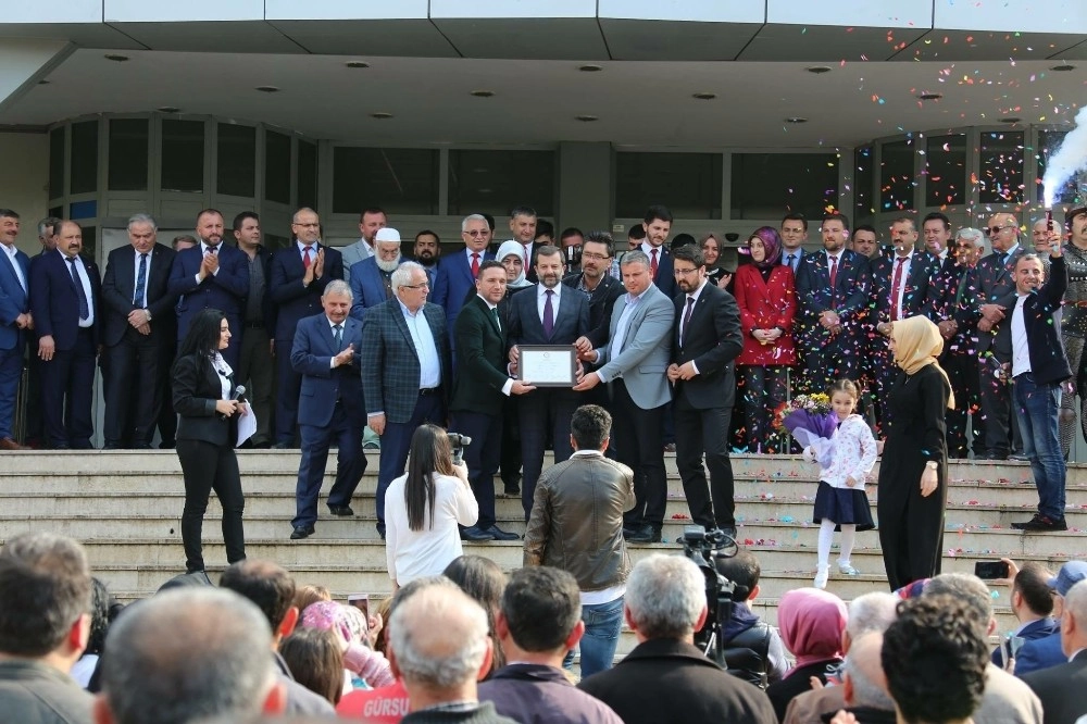 Işık Mazbatasını Aldı