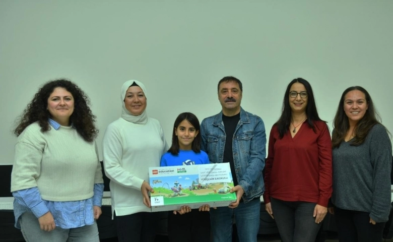  Yenişehir'de Minik Bilim Kahramanları için lego setleri dağıtıldı