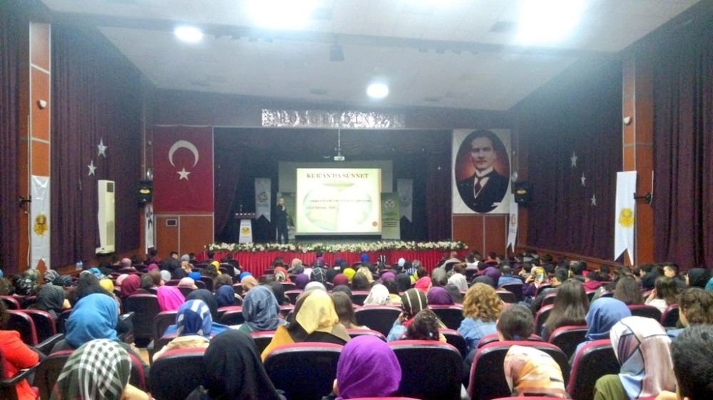 İzmirde "sünnetin Gerekliliği" Adlı Konferansa Yoğun İlgi