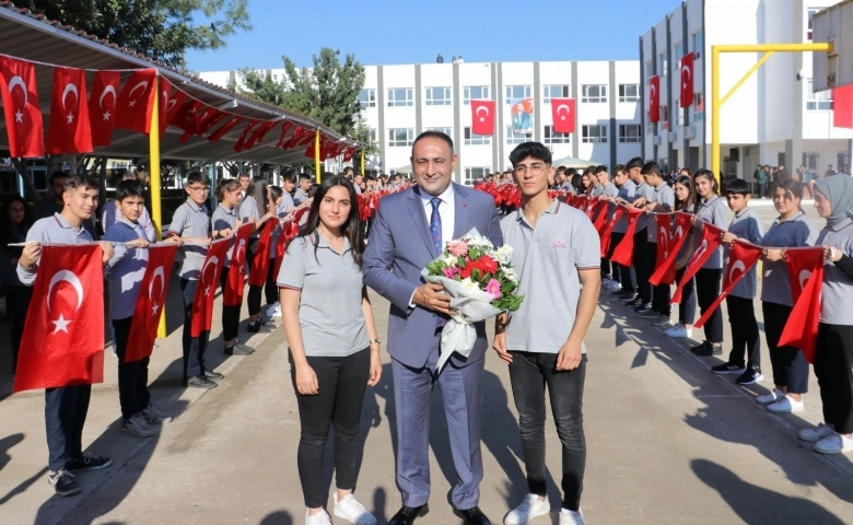 Başakan Yılmaz, Şehitler  Kütüphanesi’nin Açılışında  gençlere seslendi