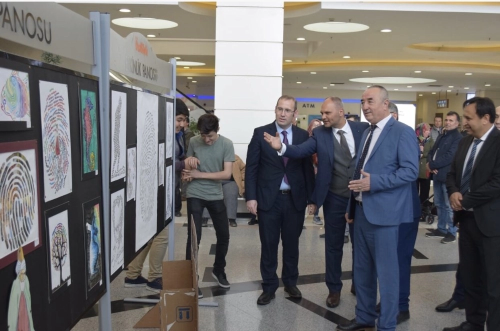 Sarıcakaya İmam Hatip Ortaokulundan ‘Karma Resim Sergisi