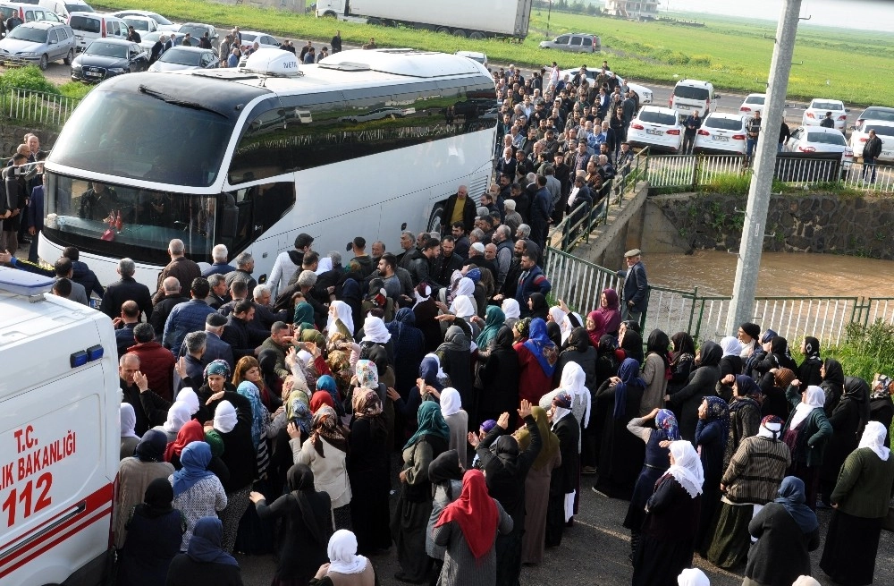 Düzcede Trafik Kazasında Ölen 6 Kişi Toprağa Verildi