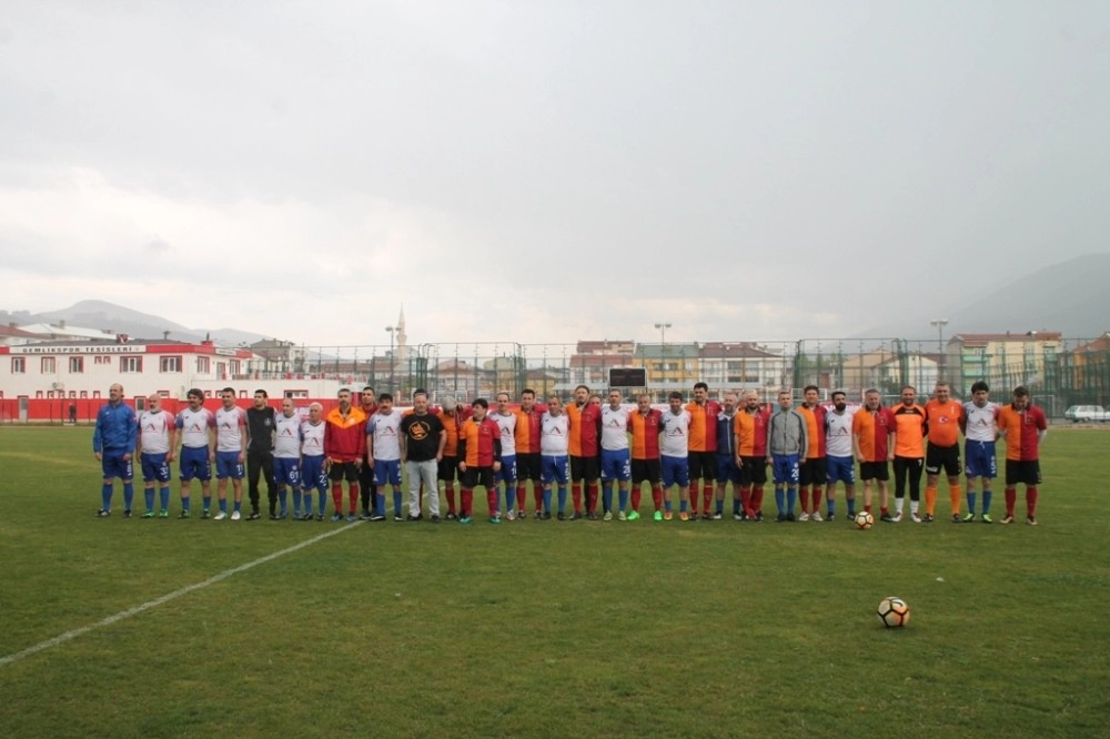 Galatasaraylı Veteranlar Gemlikte Gösteri Maçı Yaptı