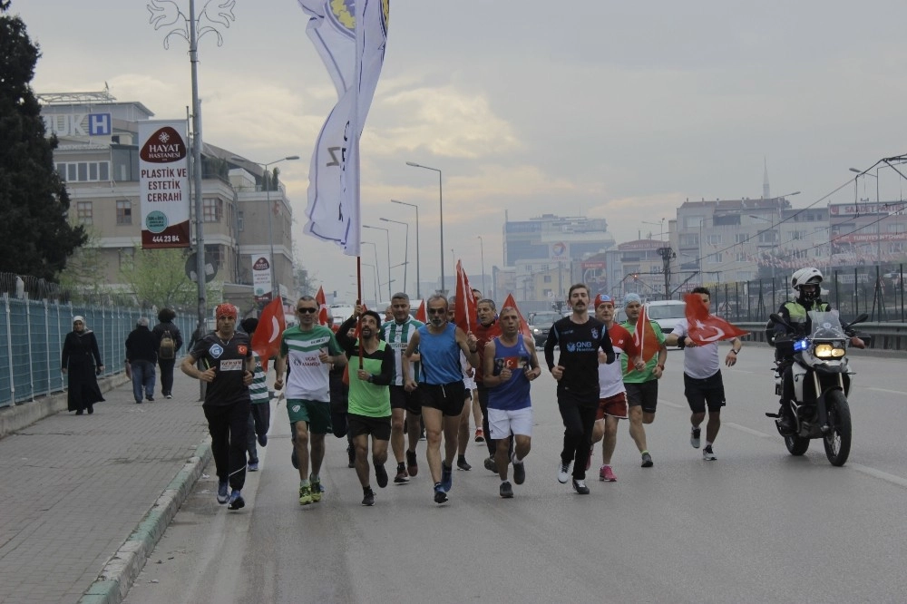 Bursada Maraton Koşucuları Polis İçin 10 Kilometre Koştu