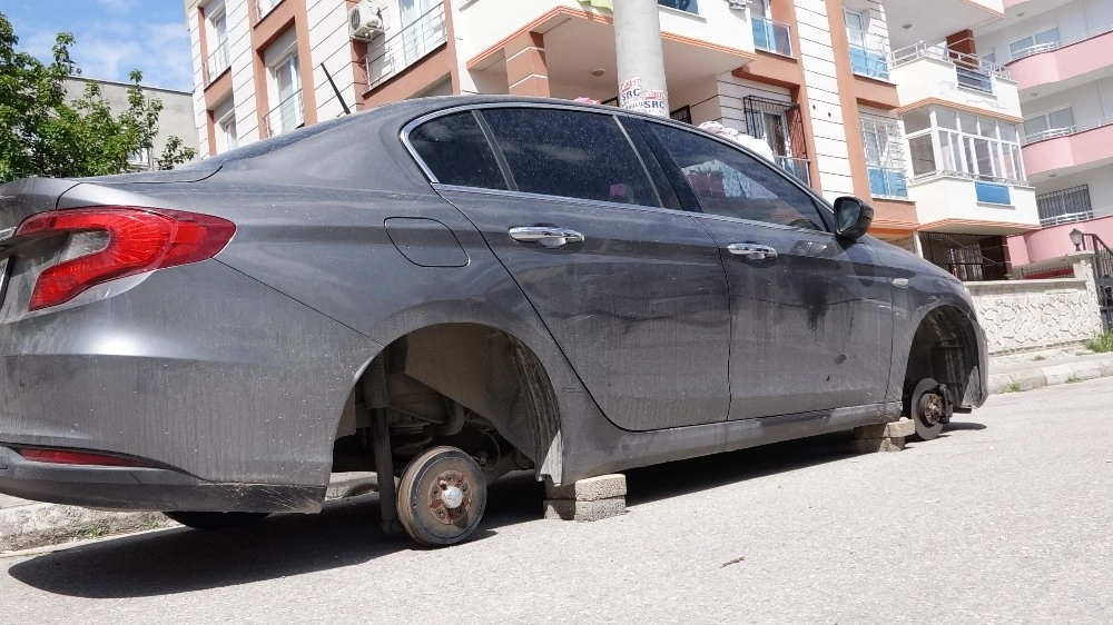 Aracını Bu Halde Görünce Hayatının Şokunu Yaşadı