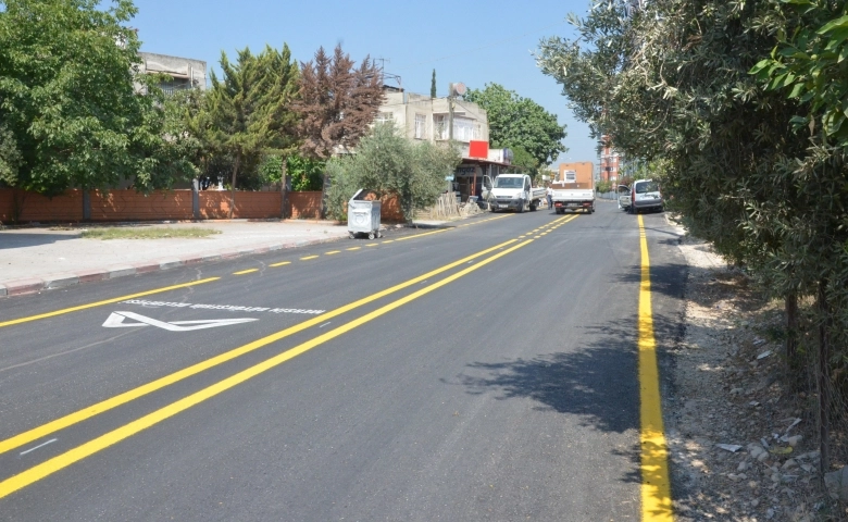 Tarsus’ta Büyükşehir Belediyenin asfalt çalışması sürüyor