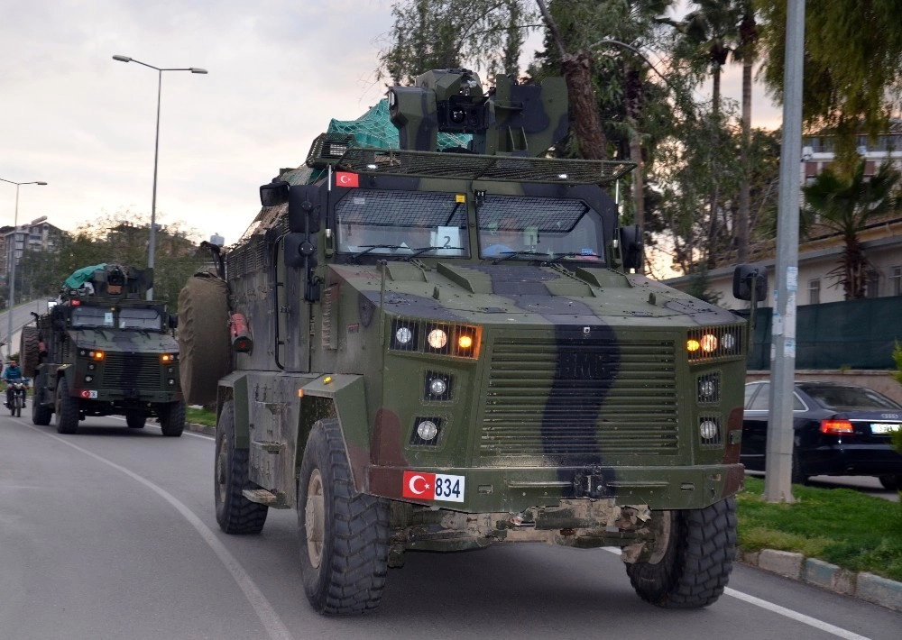 Sınıra Komando Ve Zırhlı Araç Sevkiyatı