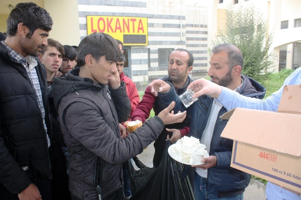 Dolandırılan Göçmenler Diyarbakırda Mahsur Kaldı