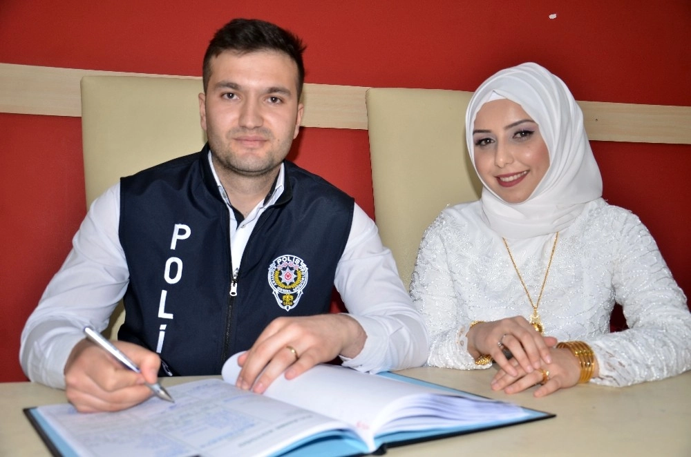 Polis Memuru İle Öğretmen Eşi, Polis Gününde "evet" Dedi