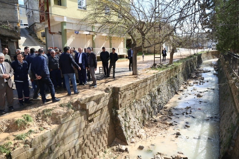 Kaymakam Şahin, Nizipteki Afet Bölgelerinde İnceleme Yaptı