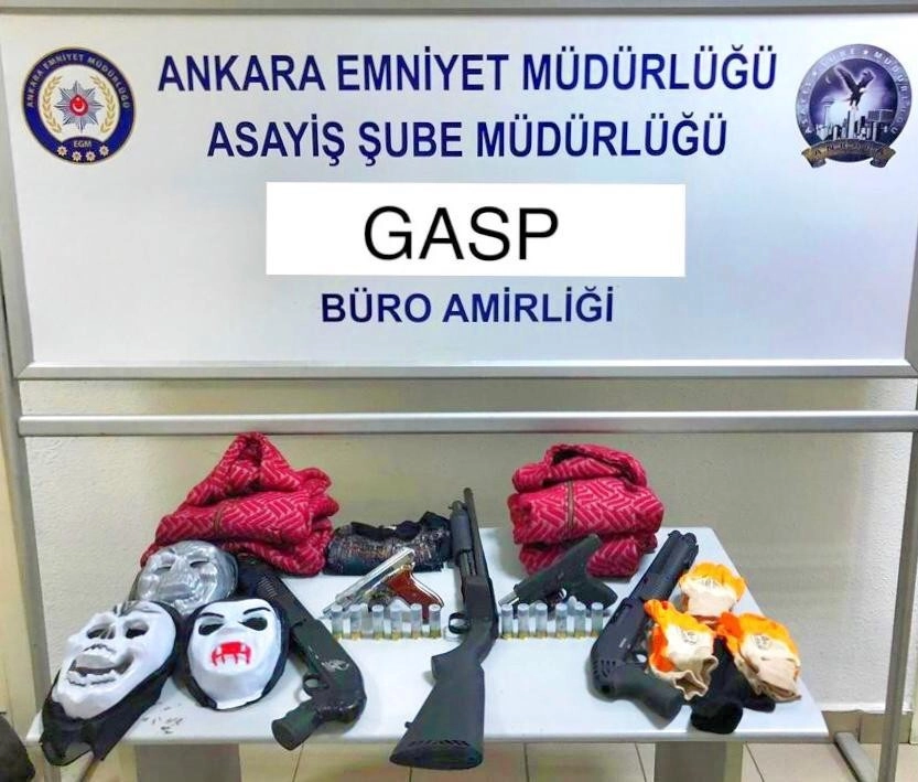 Maskeli Hırsızlar Akaryakıt İstasyonunu Böyle Soydular