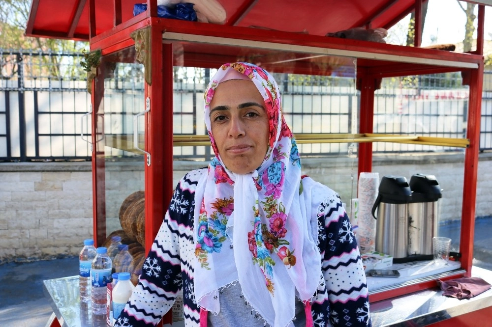 Eşi Terk Etti, Çocuklarına Bakabilmek İçin Simit Satmaya Başladı