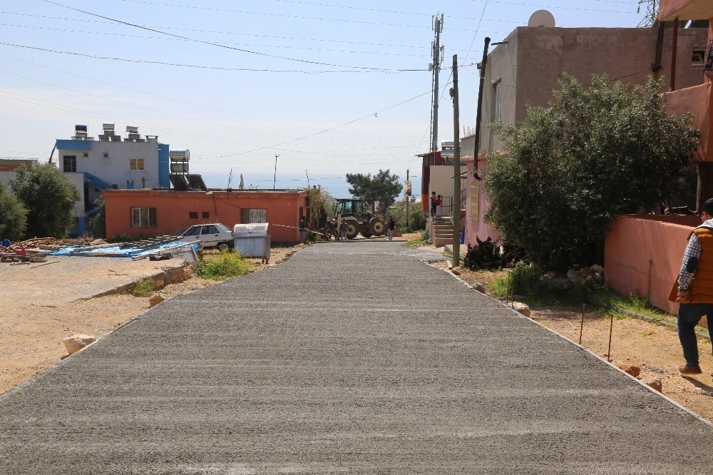 Erdemlide Beton Yol Uygulaması Devam Ediyor