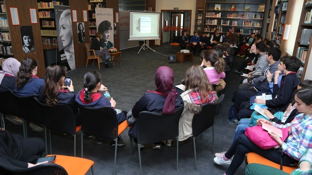 Şebnem Köstem Öğrencilere Nezihe Meriç Okudu