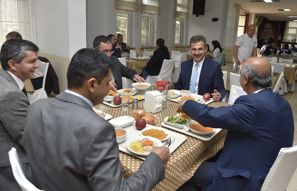 Başkan Köse Öğle Yemeğini Personelle Birlikte Yedi