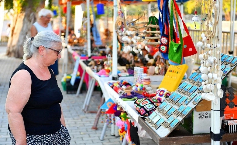 Üretici kadın stantları bu kez Erdemli'de açıldı