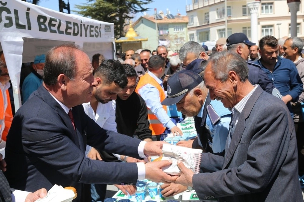 Başkan Oprukçudan Hemşehrilerine İkram