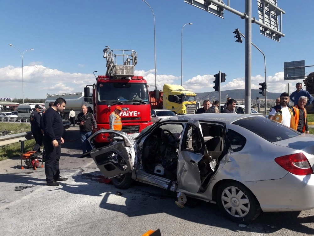 Ambulansla Otomobil Çarpıştı: 1İ Bebek 9 Yaralı