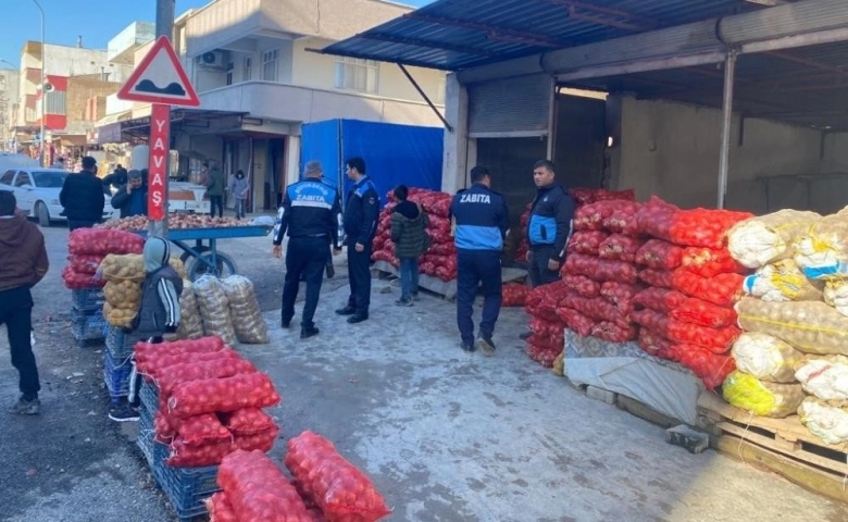 Şanlıurfa'da 1 ton küflenmiş patates ele geçirdi