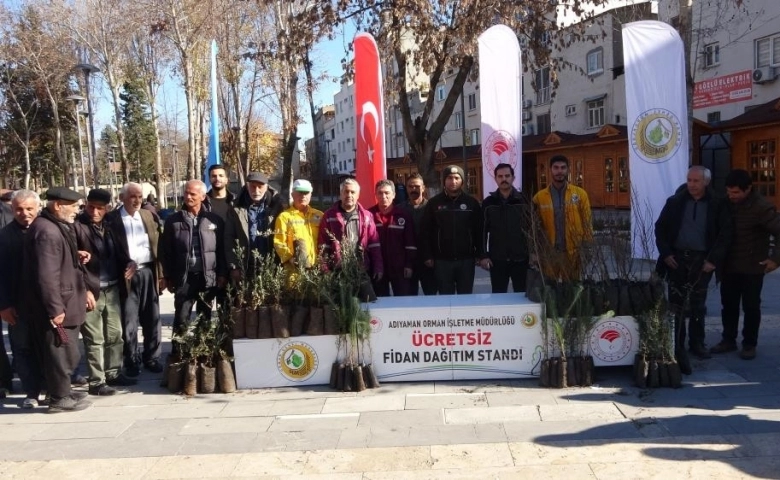 Adıyaman’da, yılbaşı öncesi binlerce fidan dağıtıldı