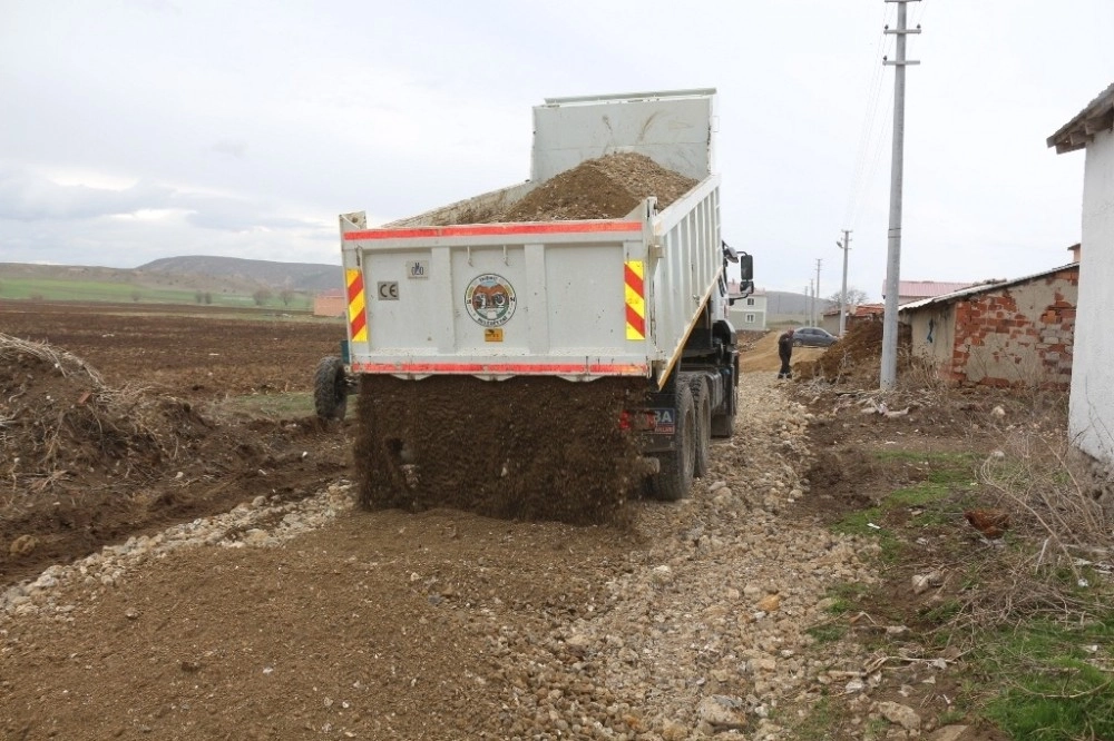 İnönüde Yol İyileştirme Çalışmaları Devam Ediyor