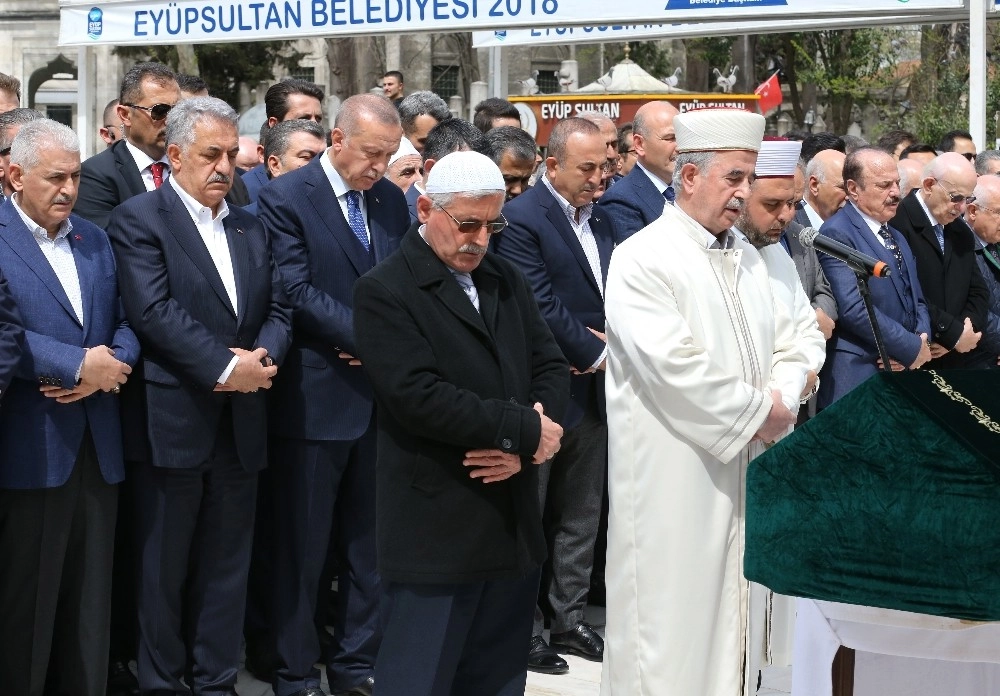 Cumhurbaşkanı Erdoğan, Mustafa Yazıcının Tabutuna Omuz Verdi