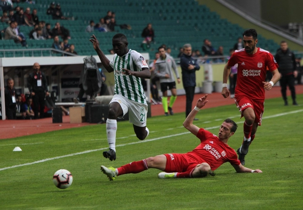 Spor Toto Süper Lig: Atiker Konyaspor: 1 - Demir Grup Sivasspor: 1 (Maç Sonucu)