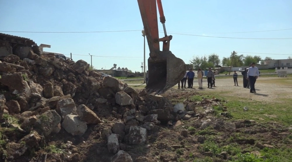 Harranda Kümbet Evlerinin Çevresindeki Beton Yapılar Yıkıldı