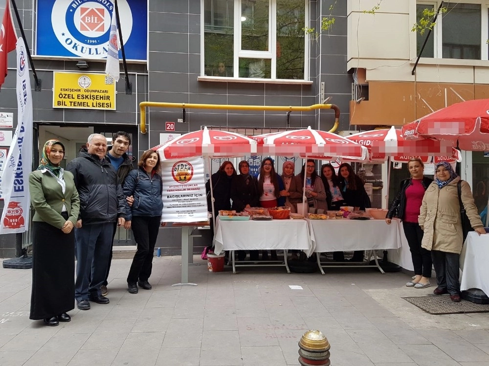 Eskişehirde Otizmli Çocuklar Yararına Kermes