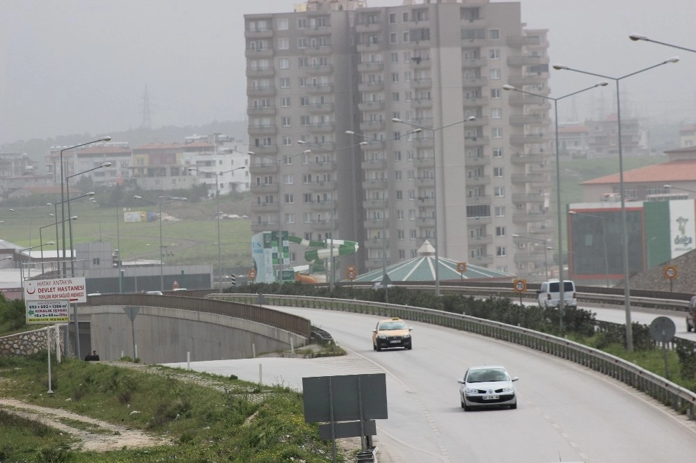 Hatay Semalarını Toz Bulutları Kapladı