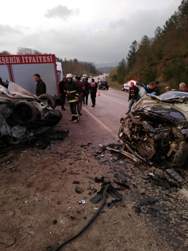 Bursanın Orhaneli İlçesinde Kaza: 2 Ölü, 8 Yaralı