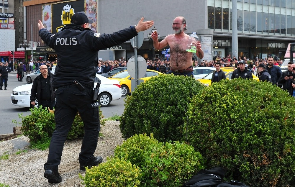 (Özel Haber) Üzerine Benzin Döküp Kendini Yakmaya Çalıştı