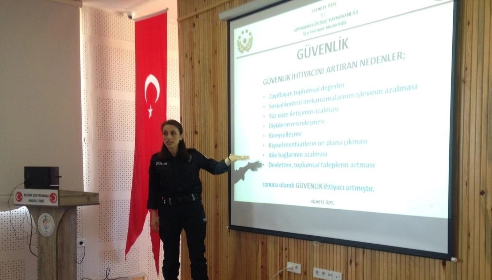 Öğrencilere ‘Kişisel Güvenlik Ve Suçtan Korunma Semineri Verildi