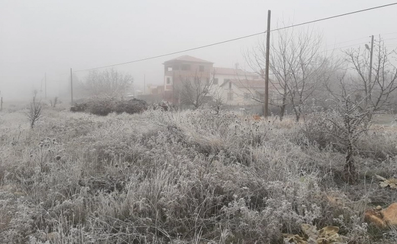 Adıyaman’da kırağı her yeri beyaza bürüdü