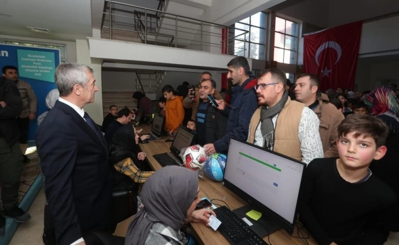 Şahinbey Belediyesi  63 bin öğrencinin yüzü güldürdü