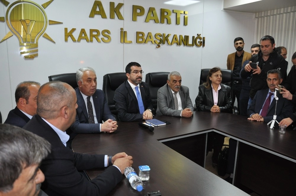 Ak Parti Kars İl Başkanlığında Değerlendirme Toplantısı Yapıldı