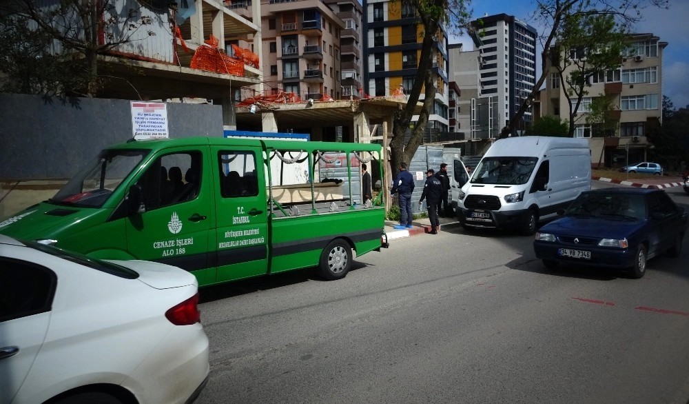 Kartalda İnşaattaki Sır Ölümde Ceset Adli Tıpa Götürüldü