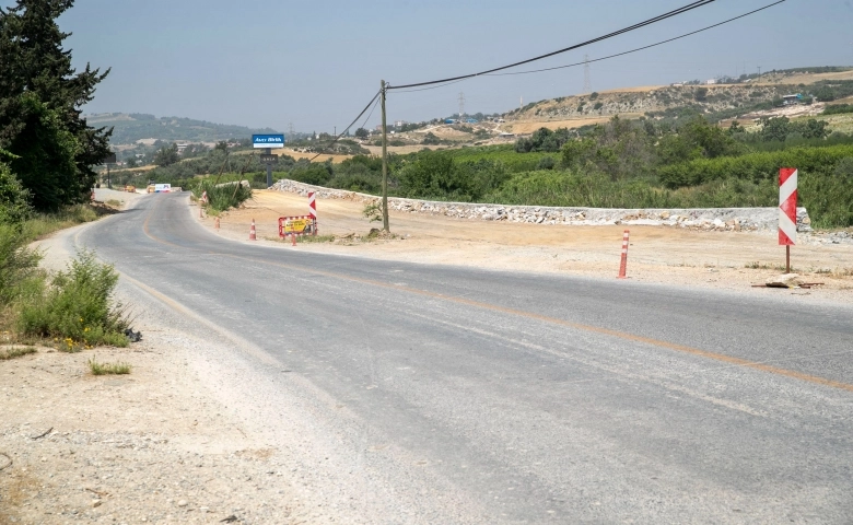 Tarsus’ta ilk kez bir yol 3 şeritli duruma getiriliyor