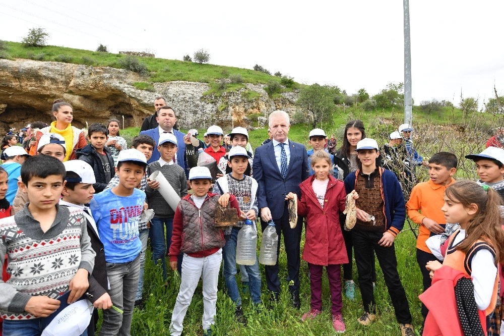 Vali Gül Antik Kentte Çöp Topladı