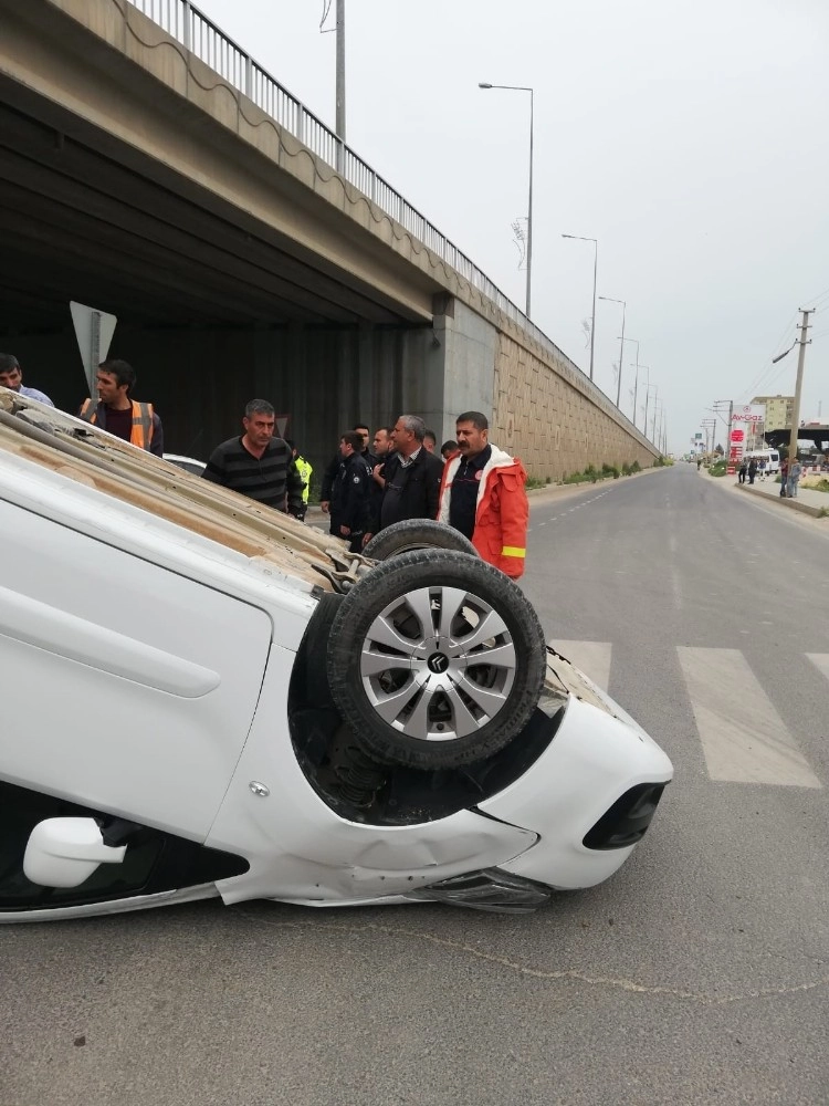 Mardinde Bir Araçla Çarpışan Otomobil Takla Attı: 3 Yaralı