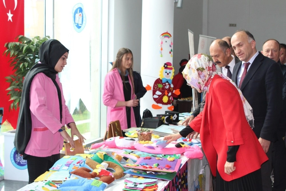 Akyurtta "mesleki Ve Teknik Eğitimi Tanıtım Ve Yöneltme Fuarı"