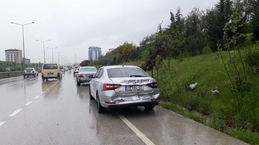 Hatayda Zincirleme Trafik Kazası: 3 Yaralı