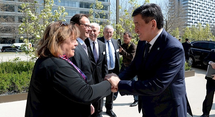 Kırgızistan Devlet Başkanı Ceenbekovun Berlin Temasları