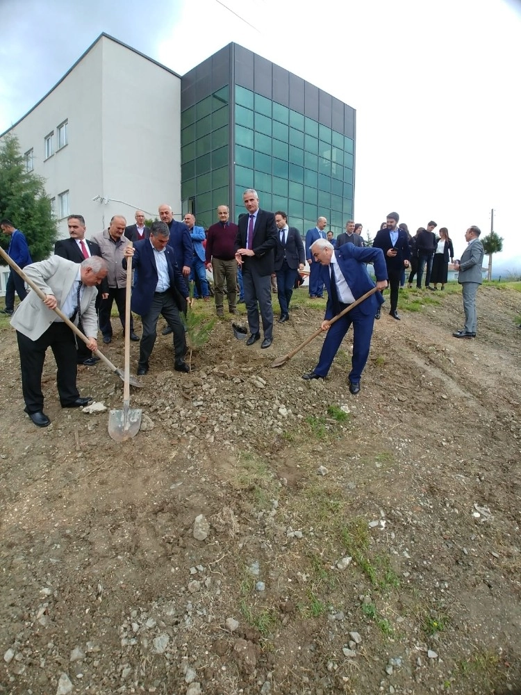 Turizm Haftasında Binlerce Fidan Toprakla Buluştu