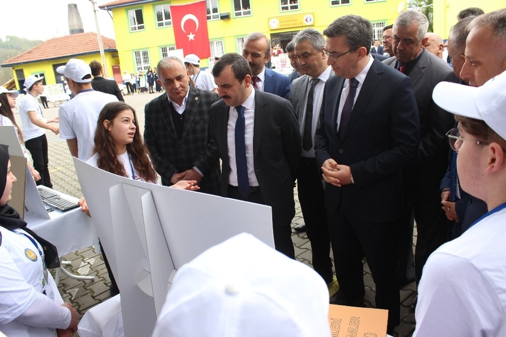 Lise Öğrencilerinden Tübitak Bilim Fuarı