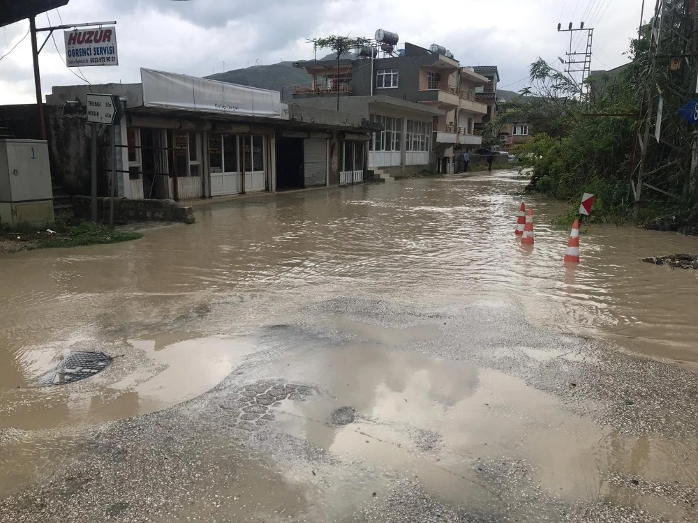 Hatayda Sağanak Yağış Hayatı Olumsuz Etkiledi